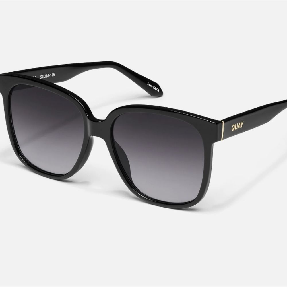 Quay Australia Wide Awake Polarized Sunglasses- Black/Black Smoke